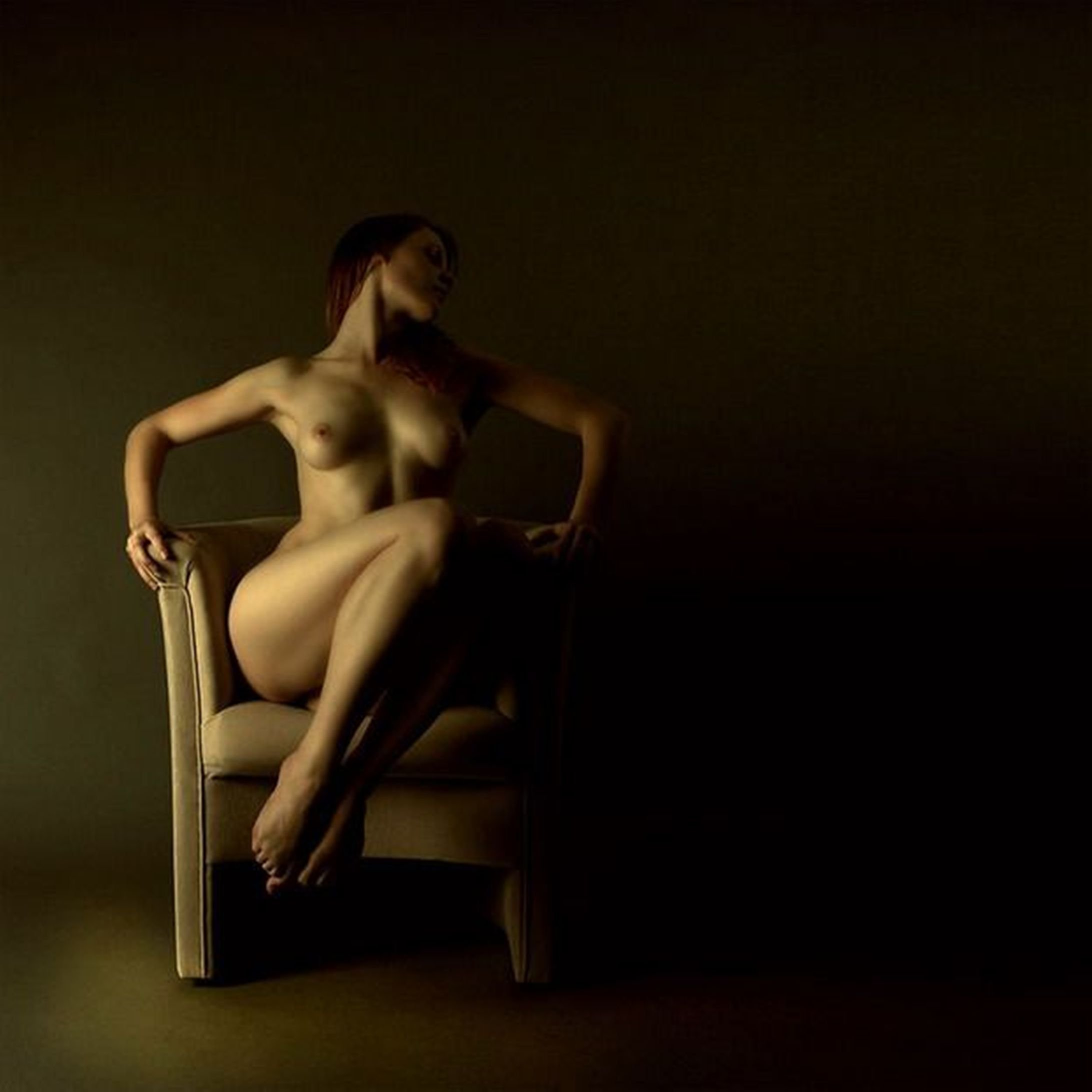 Одинокие голые девушки 64 фото
