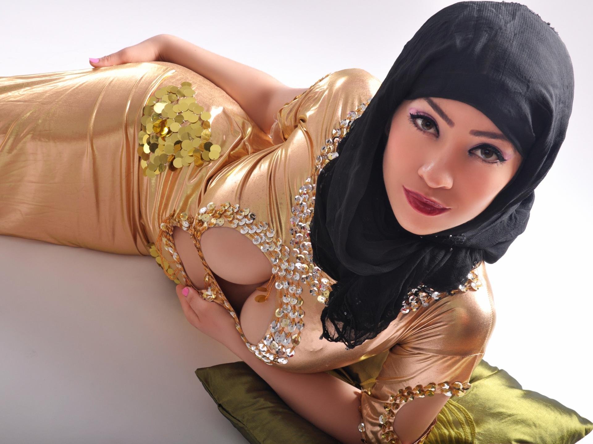 Arab girl hot sexy backside