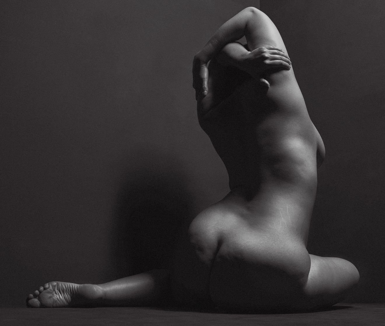 Пикантные эротические фотосессии голых пышных женщин