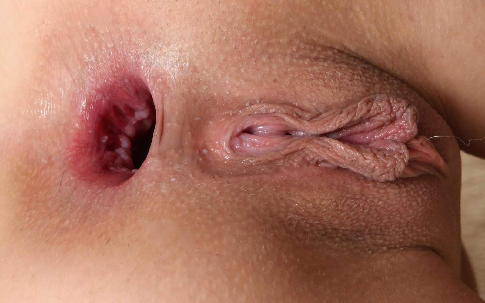 Легкий пушок на сочной вагине - секс фото 