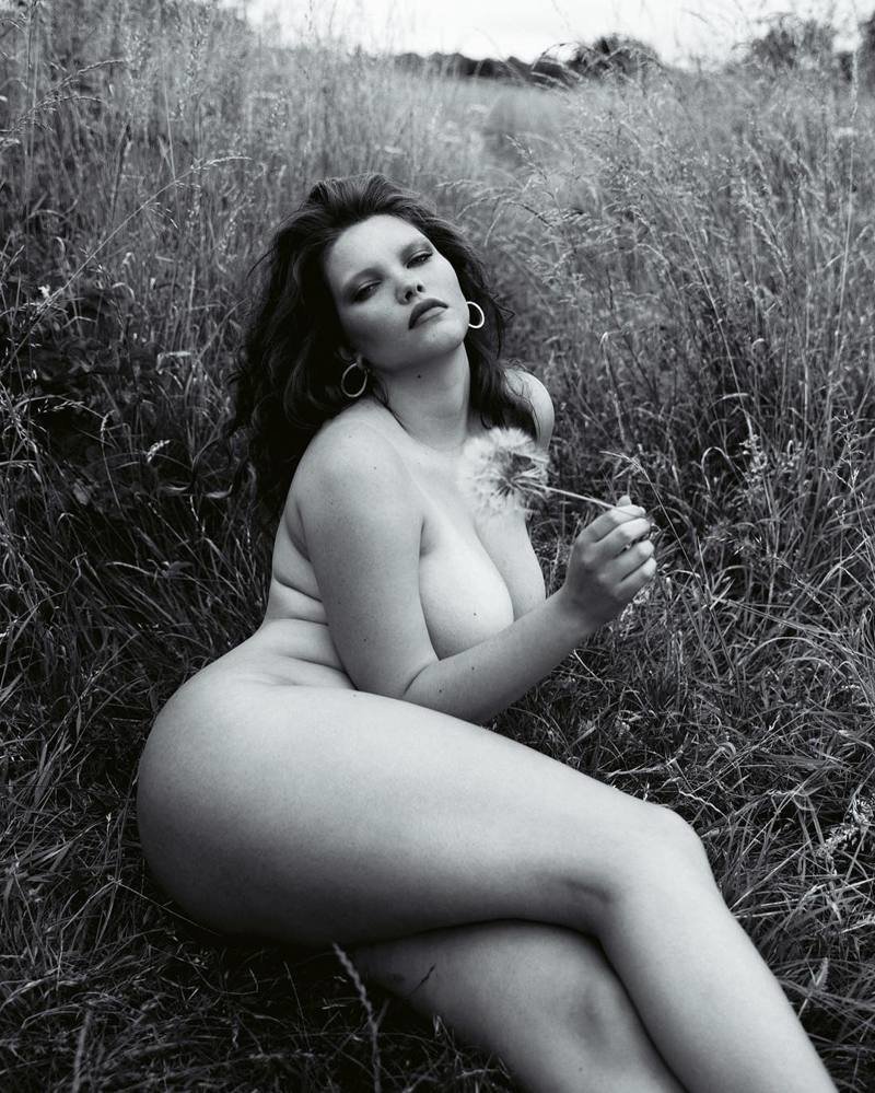 Пикантные эротические фотосессии голых пышных женщин