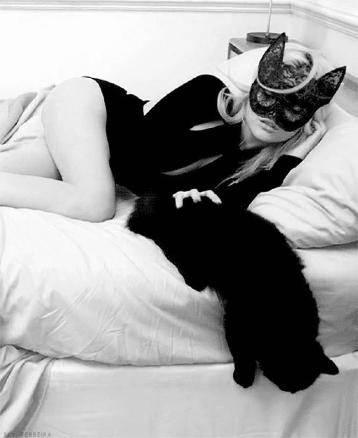 Catwoman thigh high boots rides her helpless free porn photo