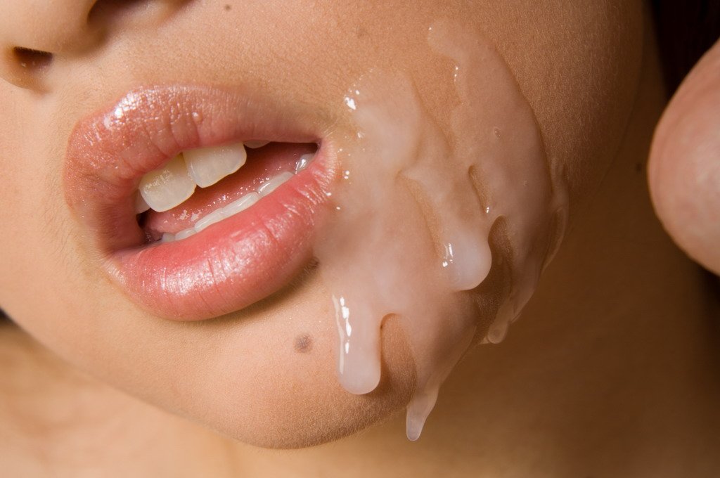 Порно Фото спермы на губах 