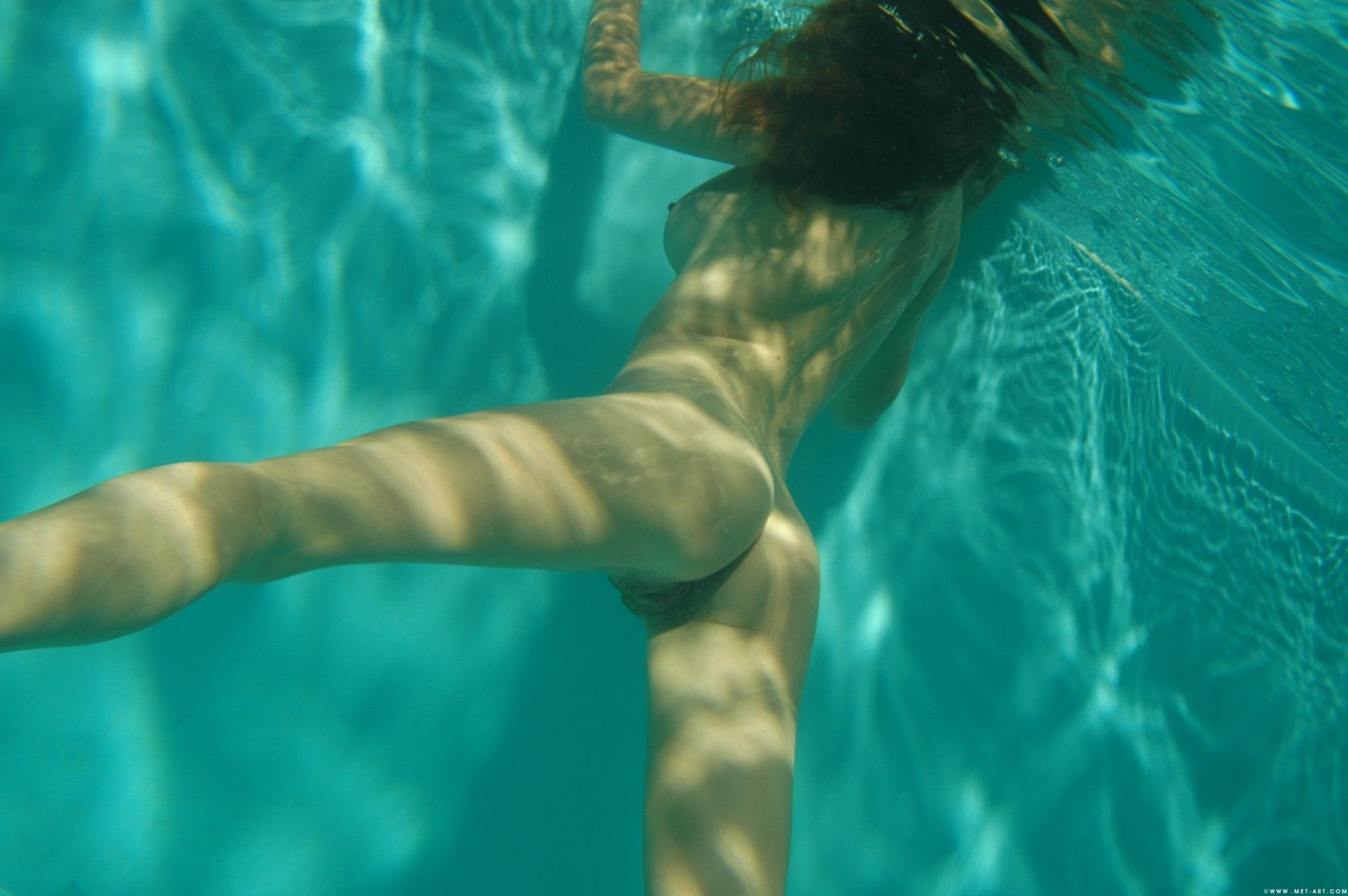 голые попы под водой фото 72
