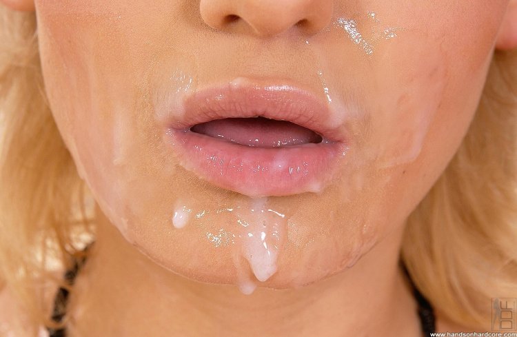 Влажные губы