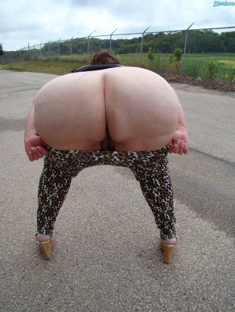 Большие попы пожилых женщин