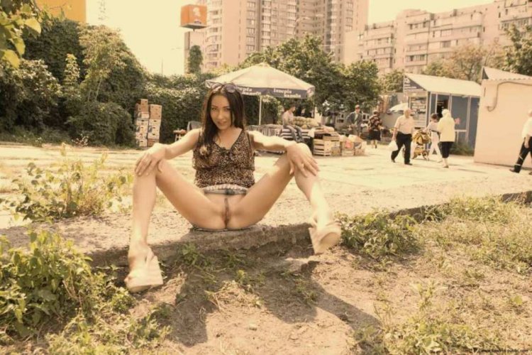 Хохлушка без трусов 2003