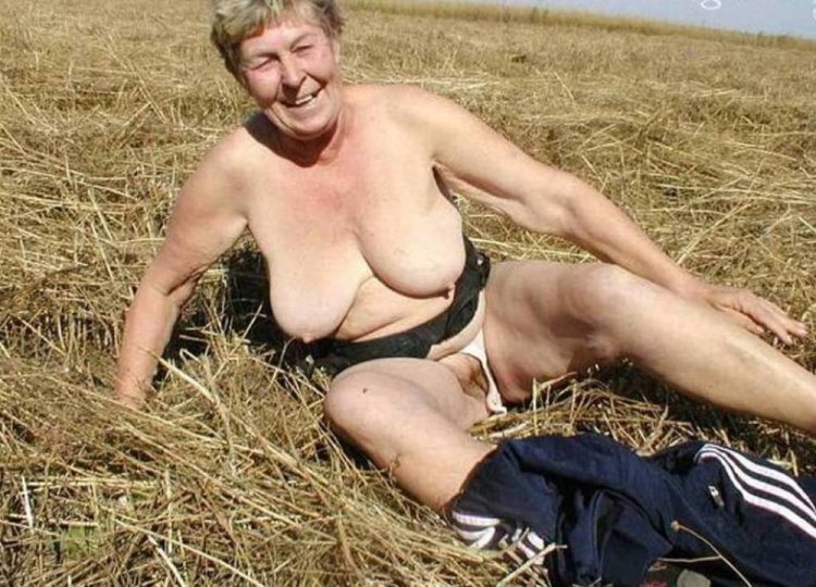 Голые деревенские старушки