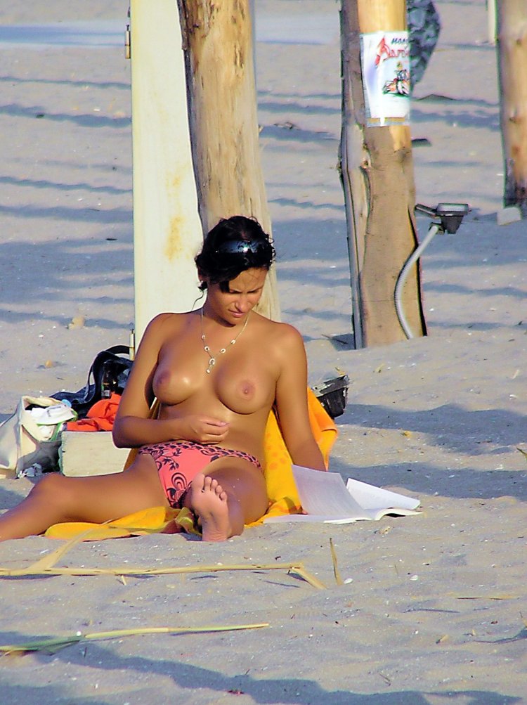 Пляжный топлесс