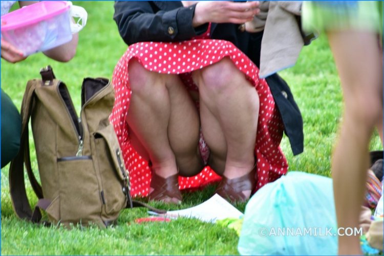 Женщина под юбкой