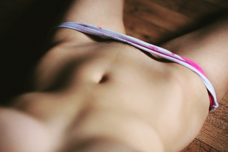 Красивый животик и лобок