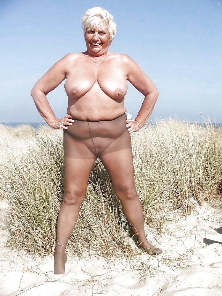 Голые толстые бабки на пляже