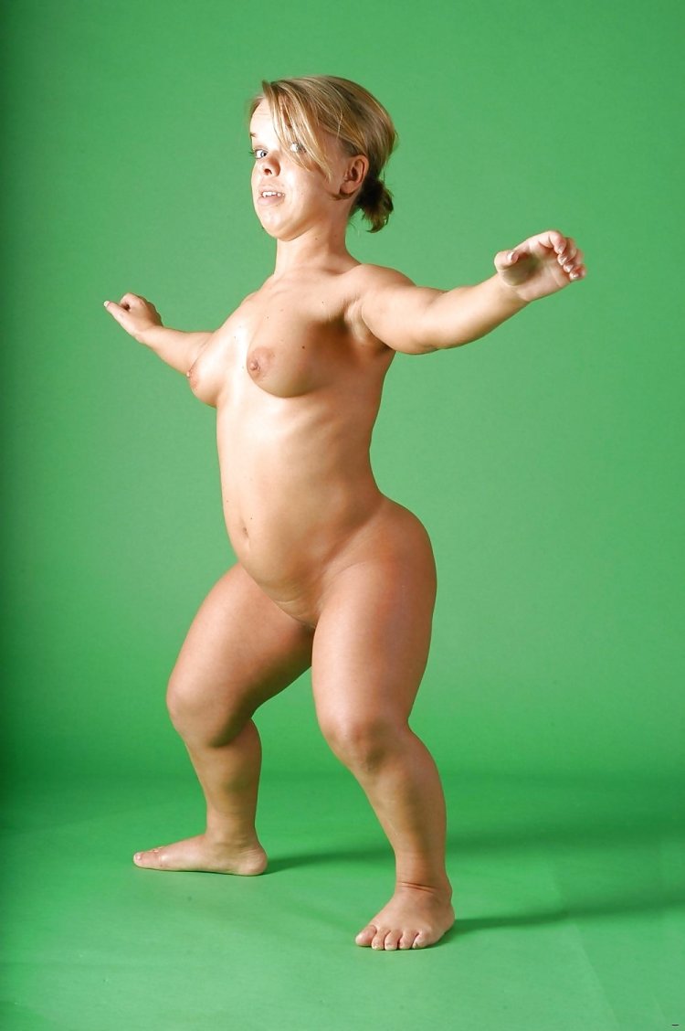 Девочки голые лилипутки