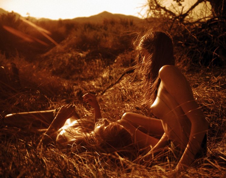 Девки у костра эротика