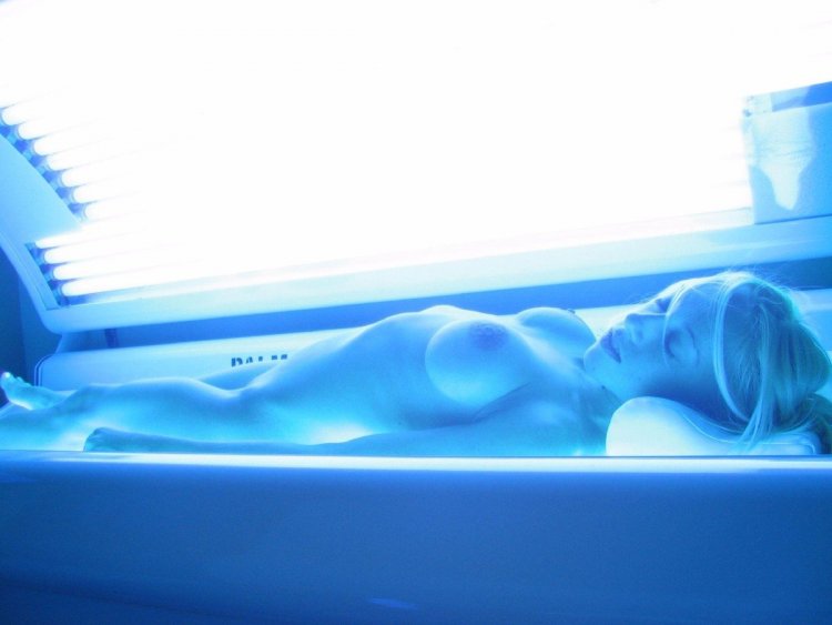 Обнаженные девочки в солярии