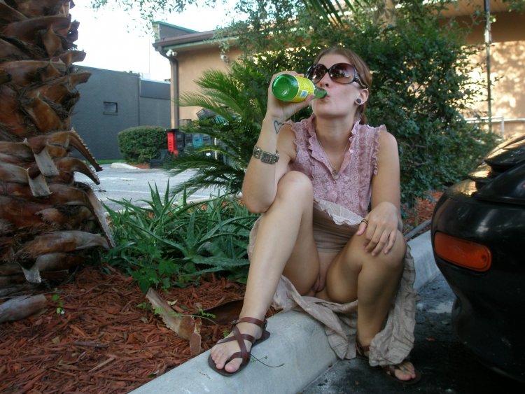 Светят письками на даче