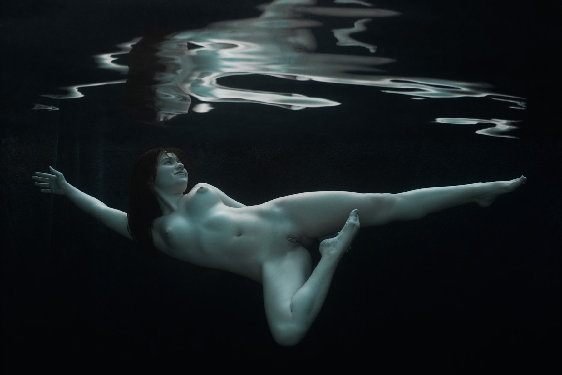 под водой фото голая девушка фото 34