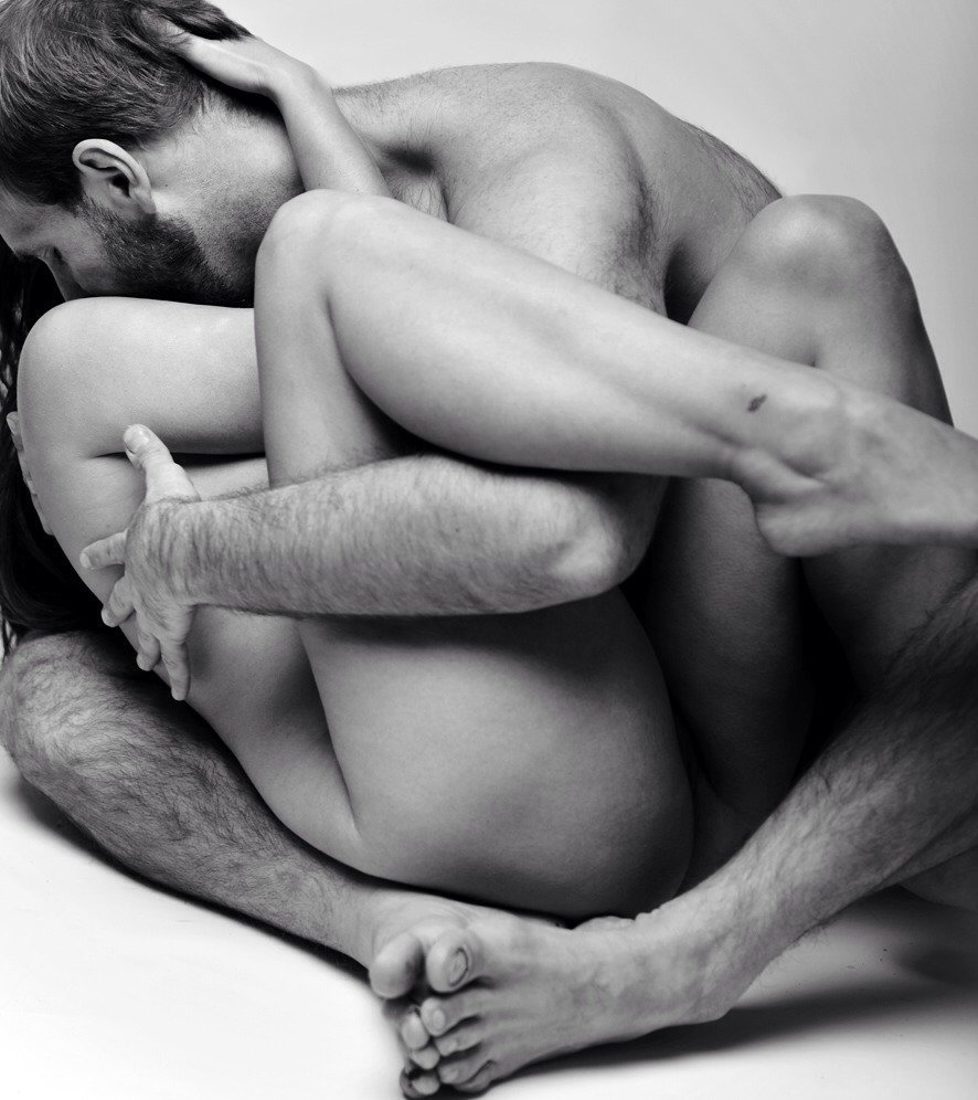 Cuddling xxx - 🧡 Сидит на парне верхом голенькая и красивая (34 фото) - бе...