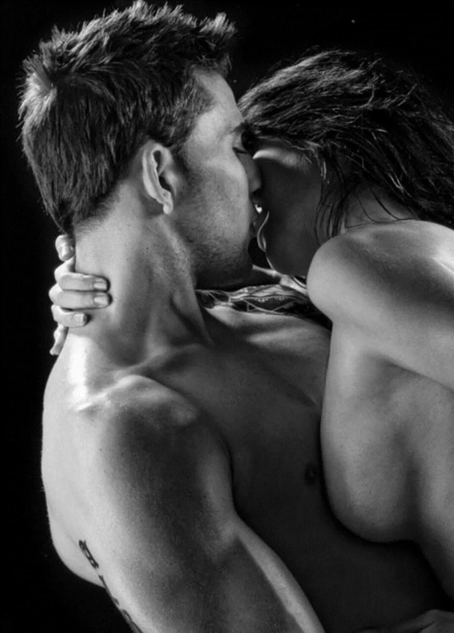 Поцелуй между мужчиной и женщиной (74 фото) .