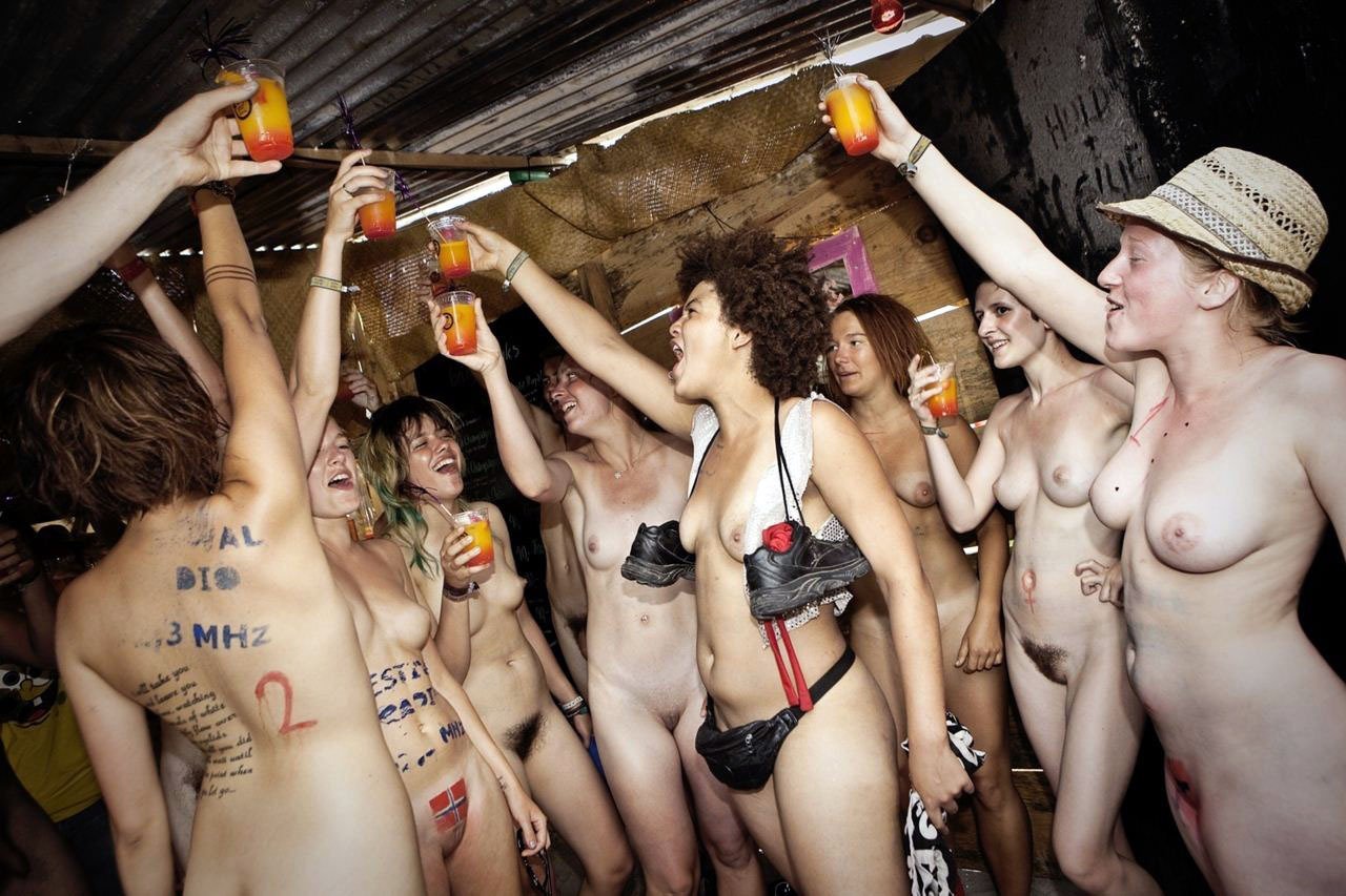 Naked party yale - 🧡 Голые девушки на вечеринках - 72 красивых секс фото.