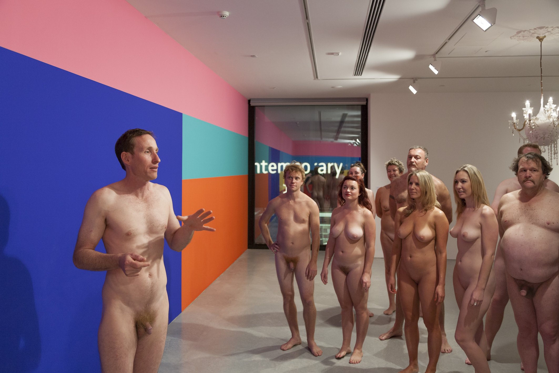 Выставка голых женщин (74 фото) 