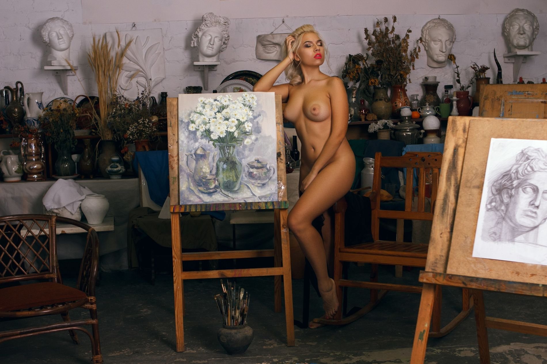 женщины позируют голыми художнику фото 10