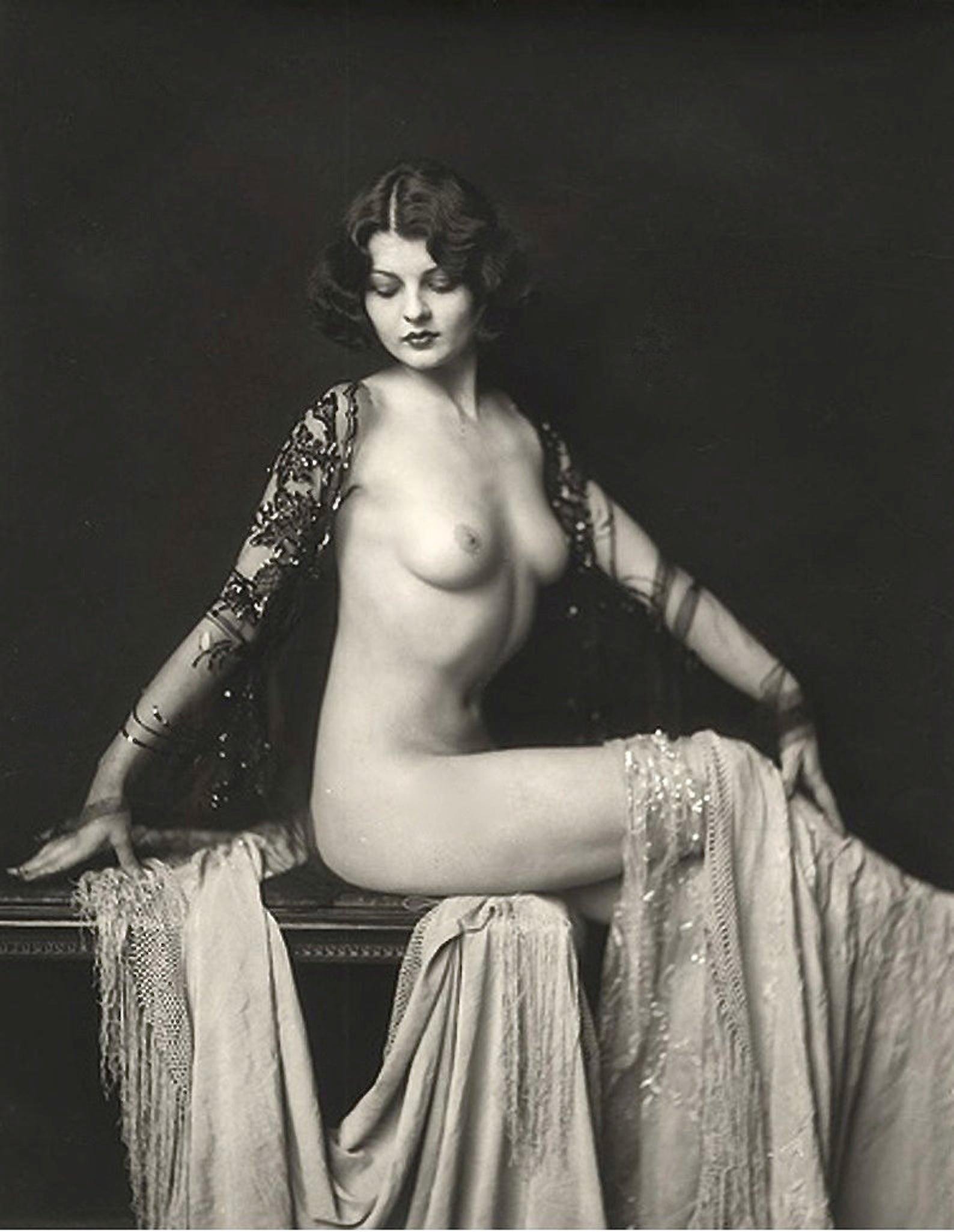 Голые женщины 20 века (76 фото) .