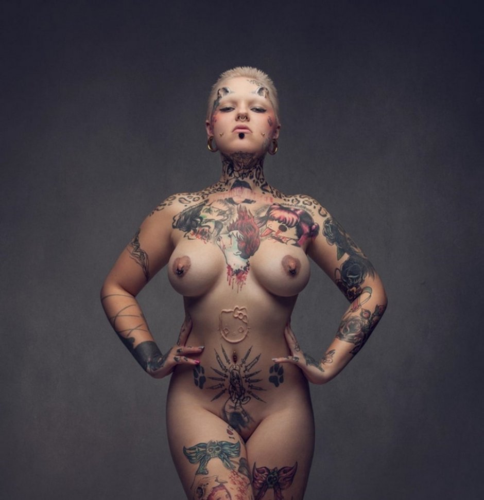 Голые женщины с татуировками (70 фото) .