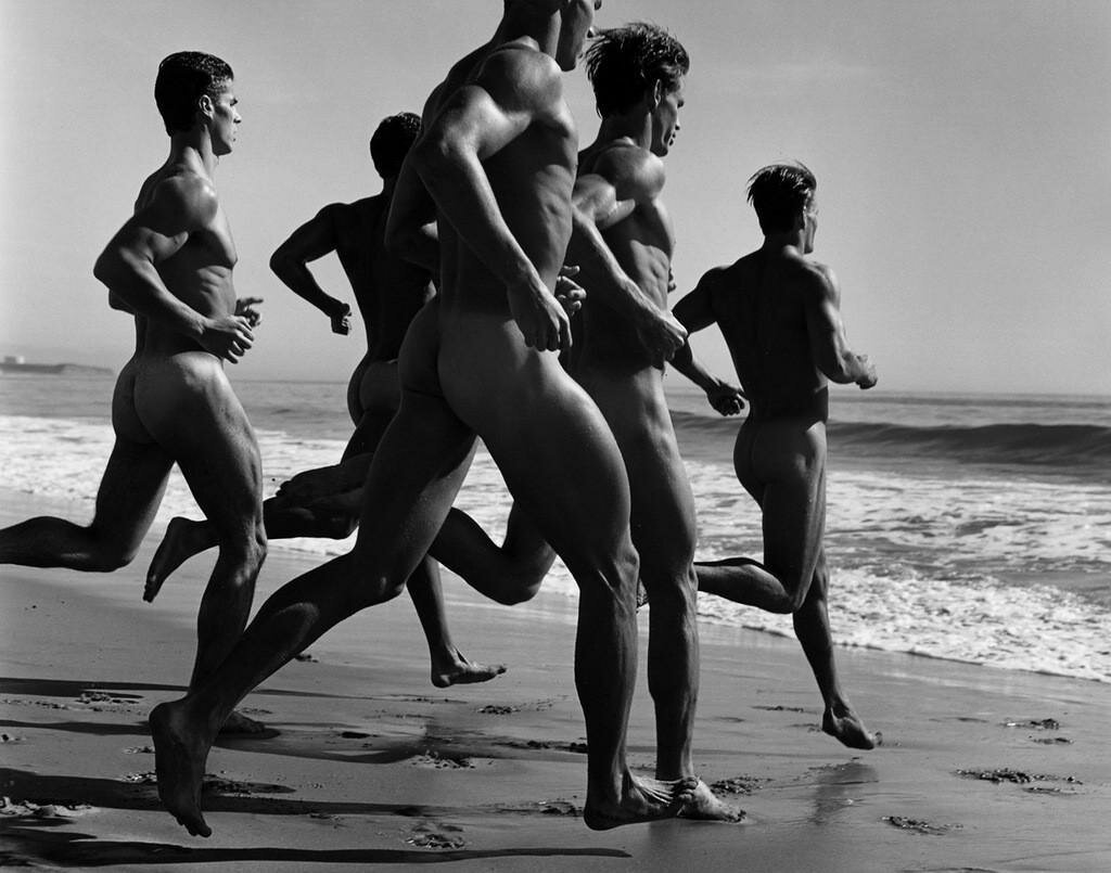 Бег голых женщин (71 фото) .