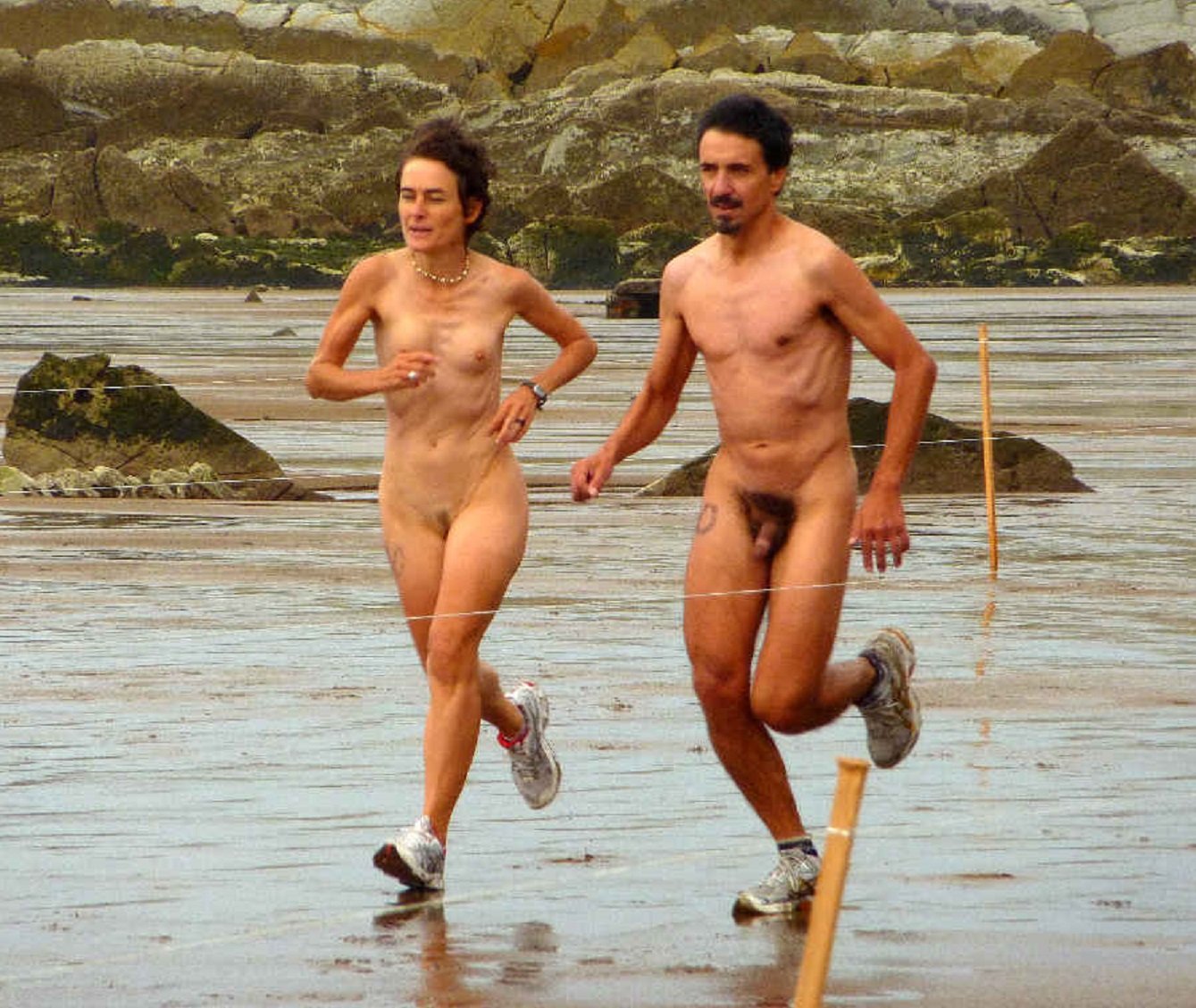 мальчики по пляжу бегают голыми фото 79