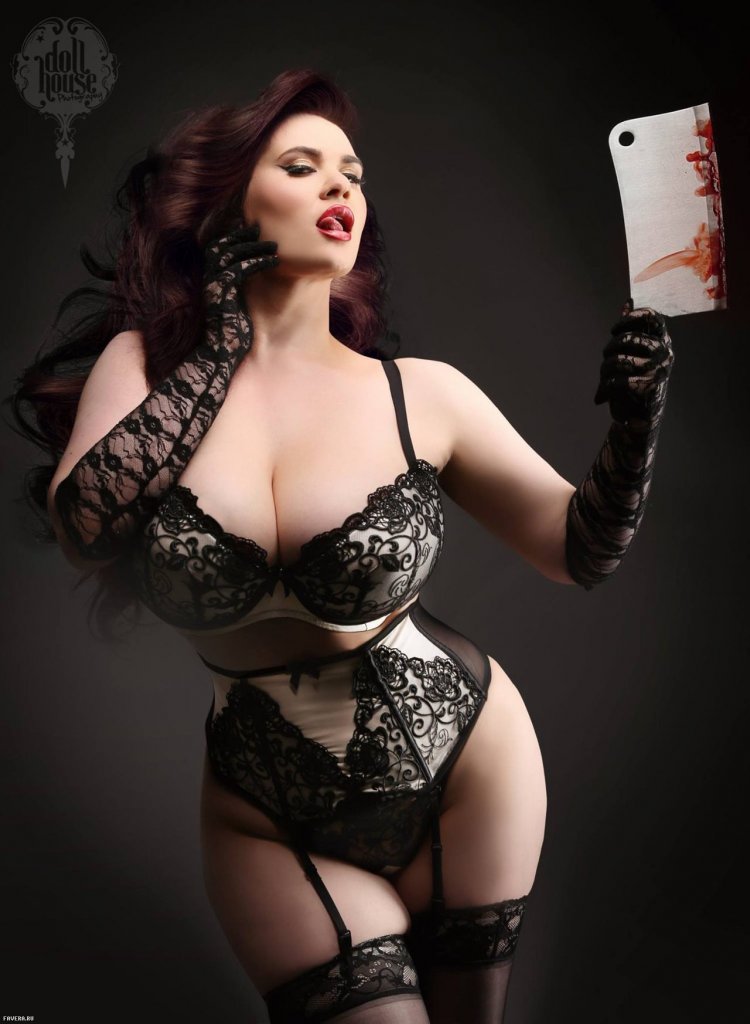 Упитанные дамы в чулках