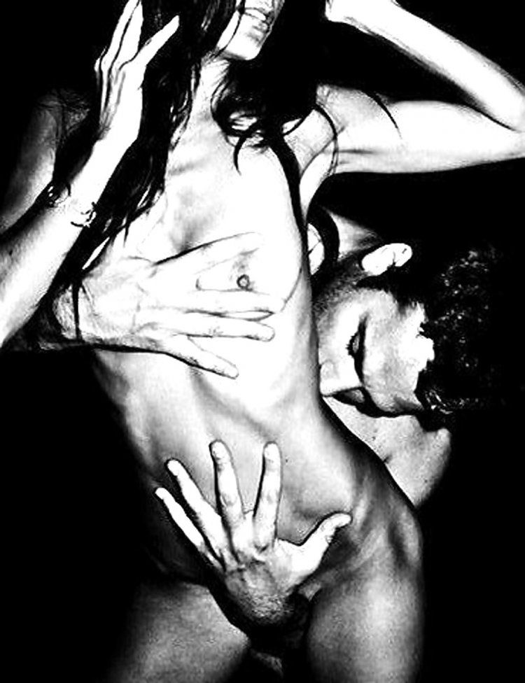 Голая грудь без лица на обои