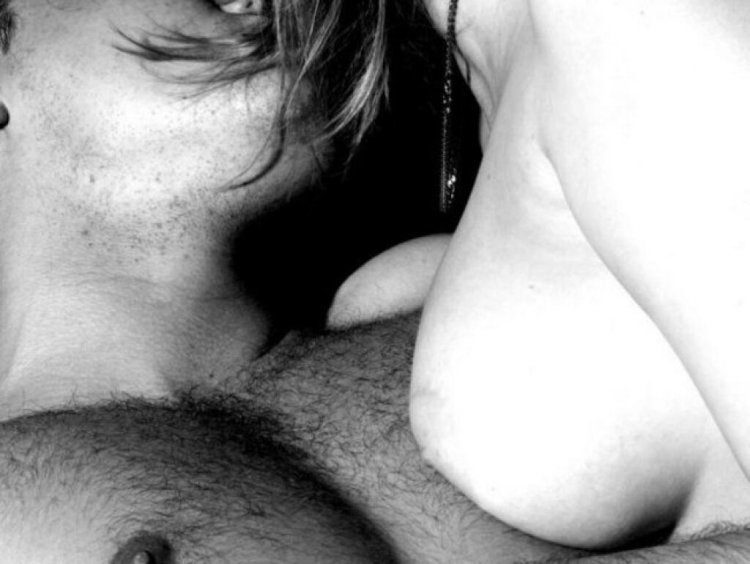 Страстный Эротический поцелуй