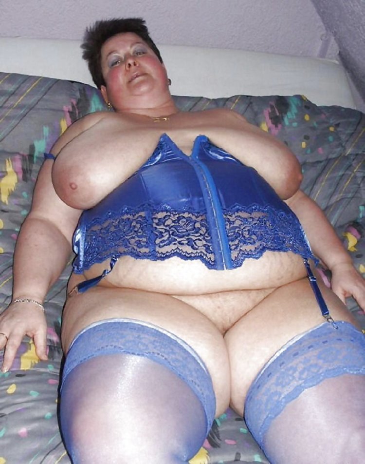 Пышные старушки в трусах