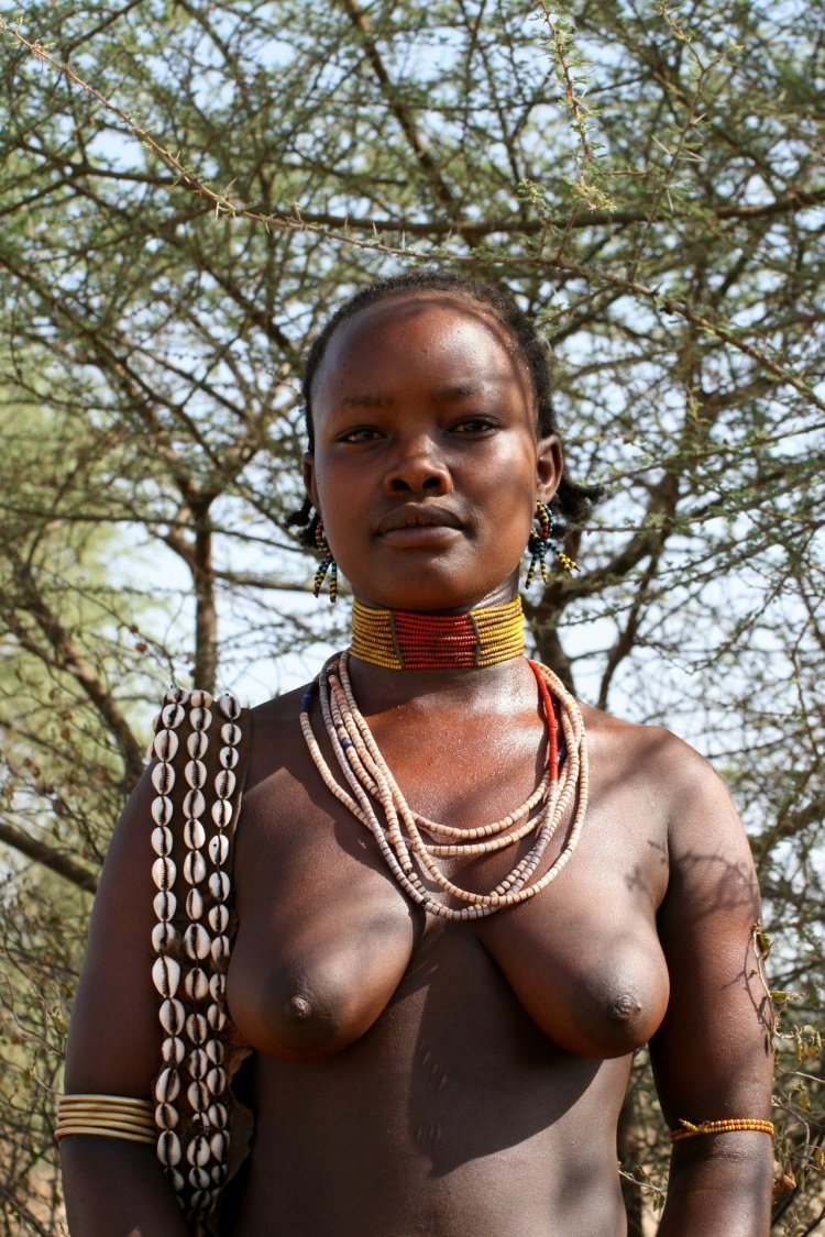Шикарные негритянки из голого племени