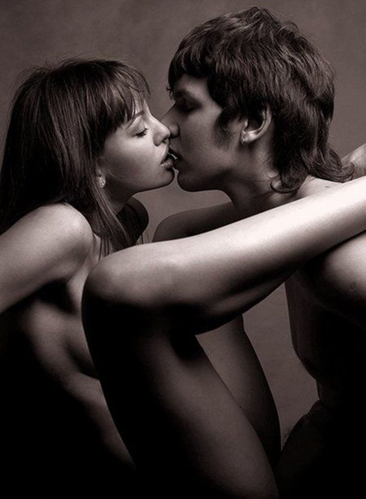 Эротическая фотосессия пары