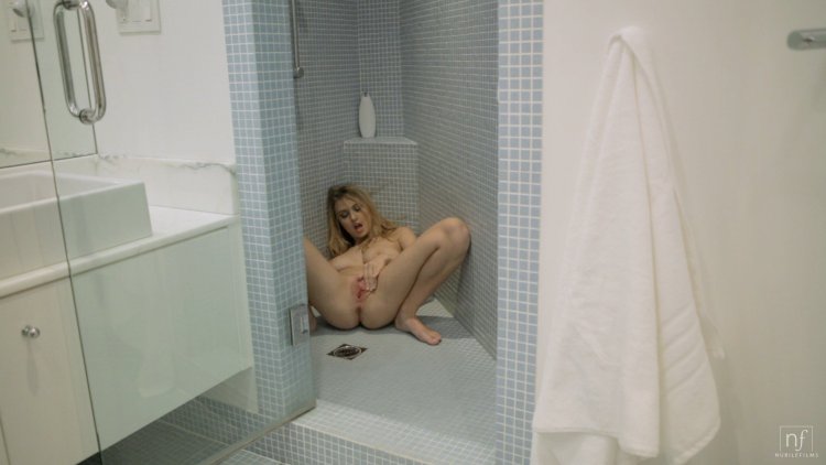 Подглядывание за девками в душе