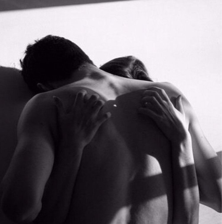 Красивые обнаженные мужчины и женщины