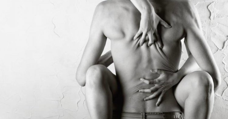 Страстные эротические объятия