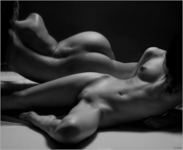 Красивый голый женский торс