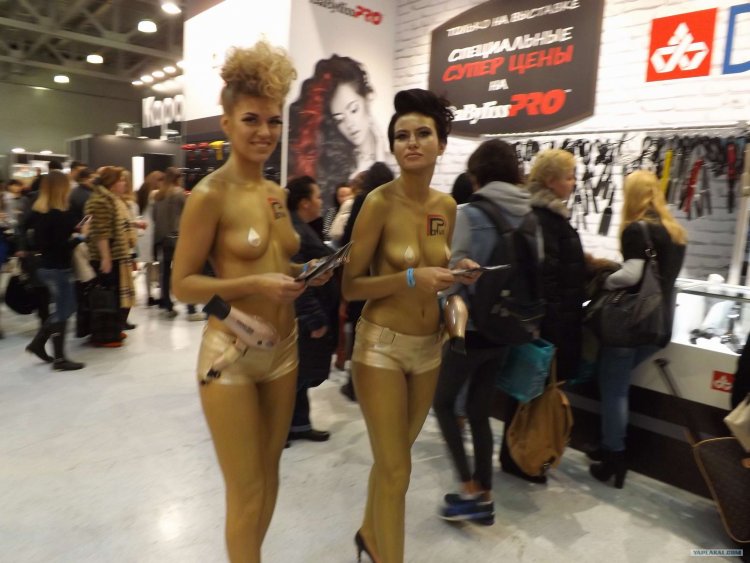 Много голых фотомоделей