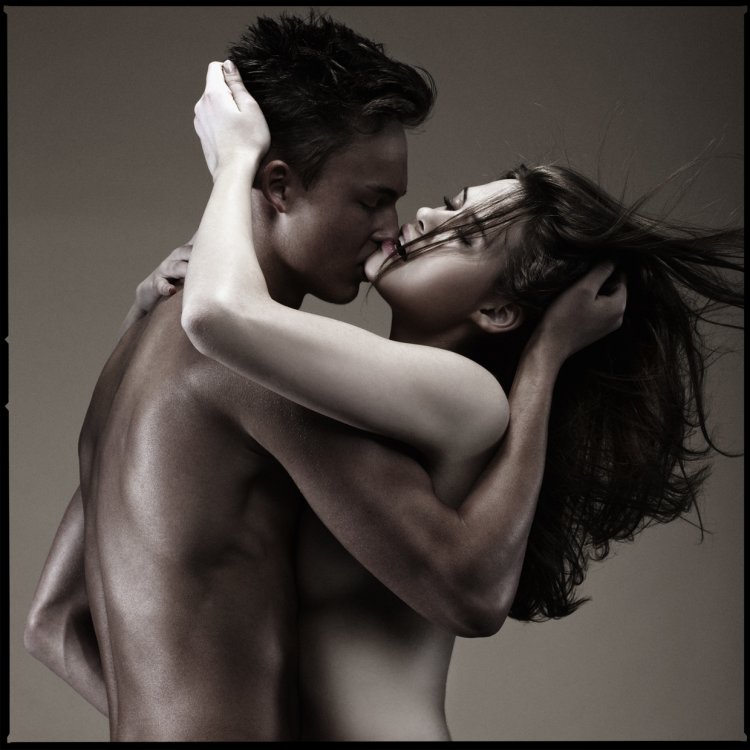 Эротическая фотосессия пары