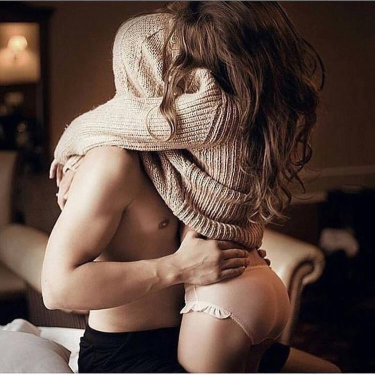 Ххх в постели под одеялом