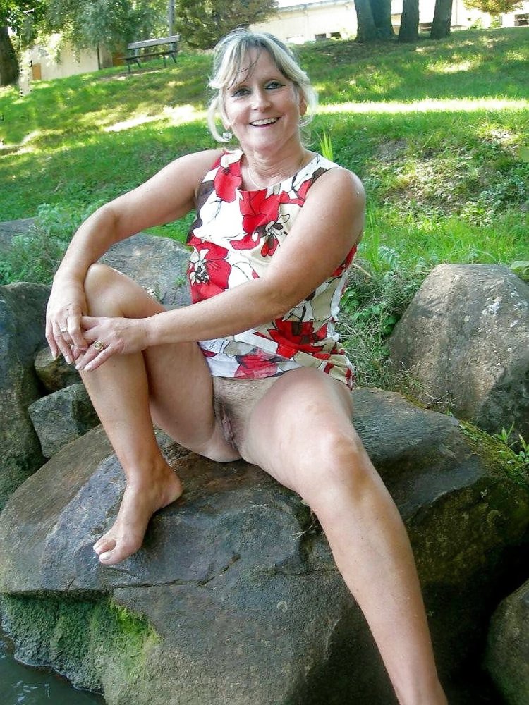 Взрослая женщина засветила