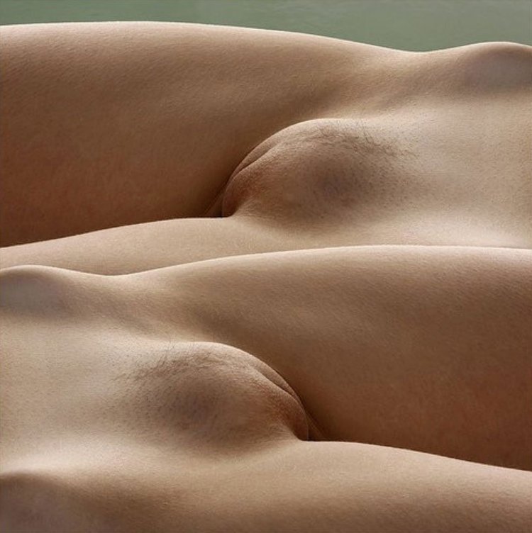 Выпуклый женский лобок