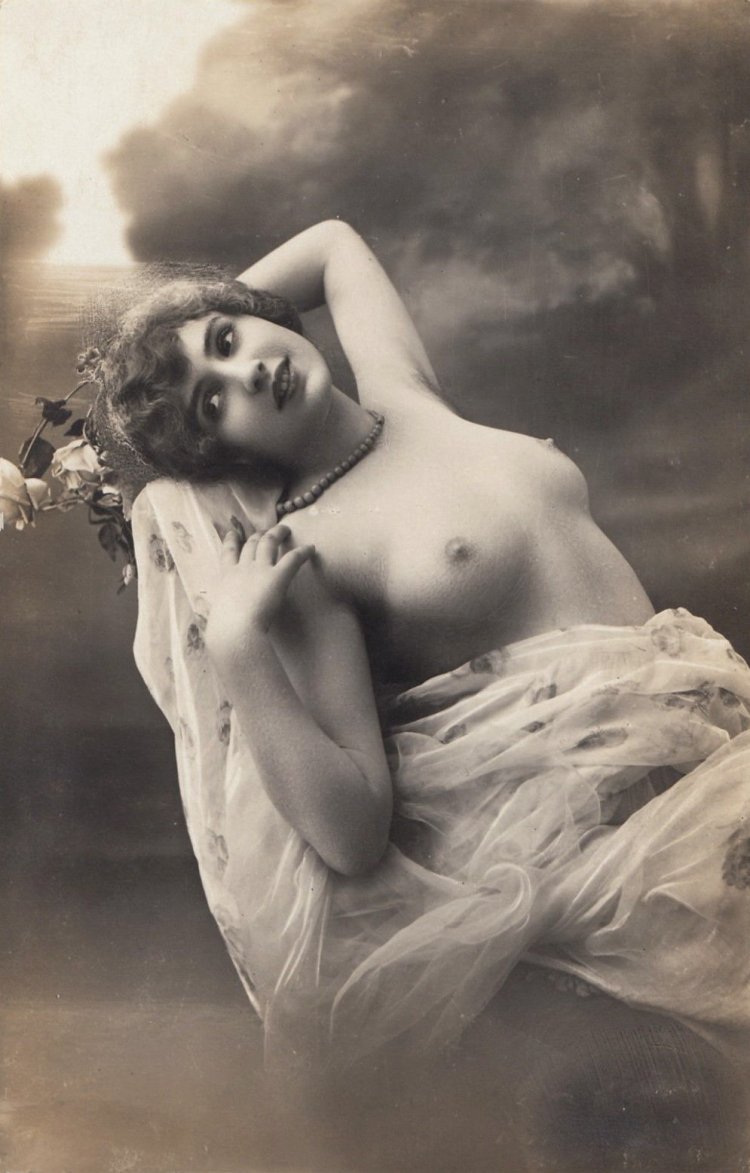 Голые женщины в прошлом