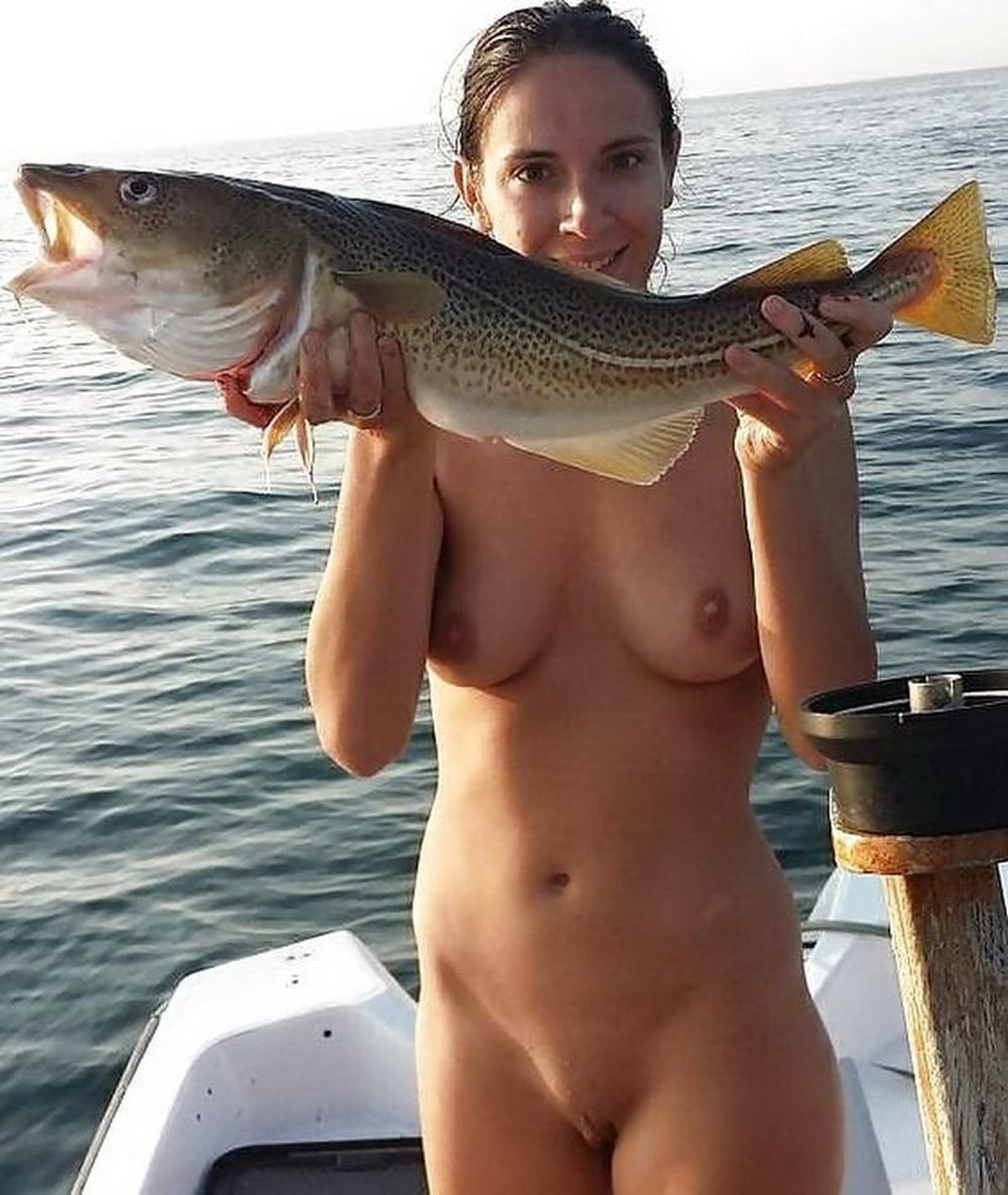 Секси девушки на рыбалке (76 фото) .