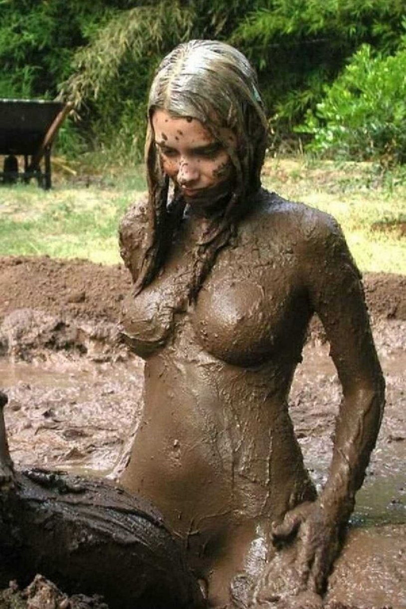 Фотосессии девушек ню в грязи.