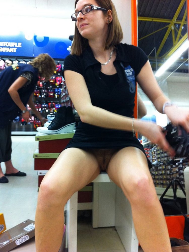 Девушки без трусиков случайно