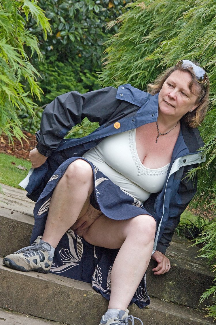 Старые бабки без трусов